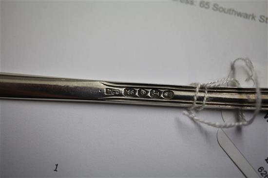 A William IV silver thread pattern marrow scoop, 9in.